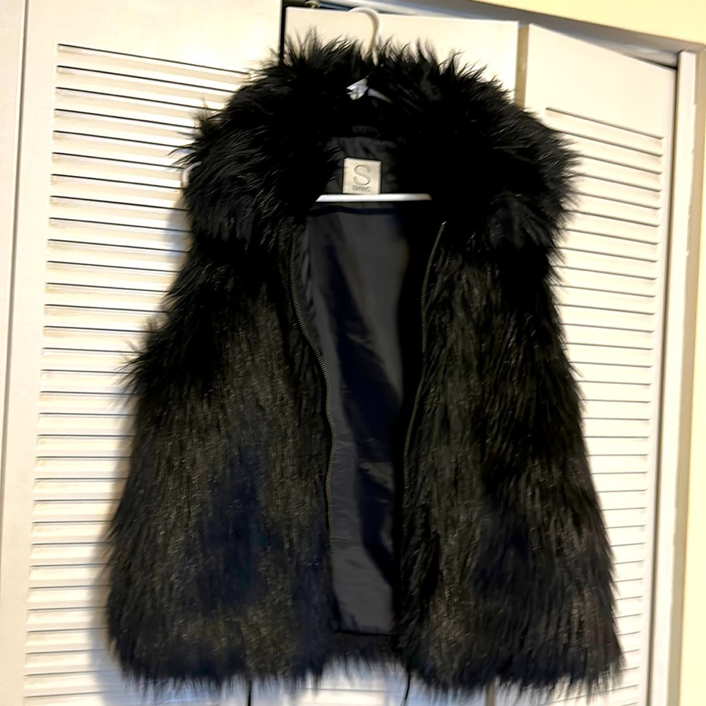 Faux fur vest size Large